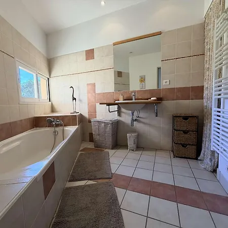 Maison Contemporaine Avec Parc Et Piscine Privee Au Coeur Du Perigord Noir - Fr-1-824-27